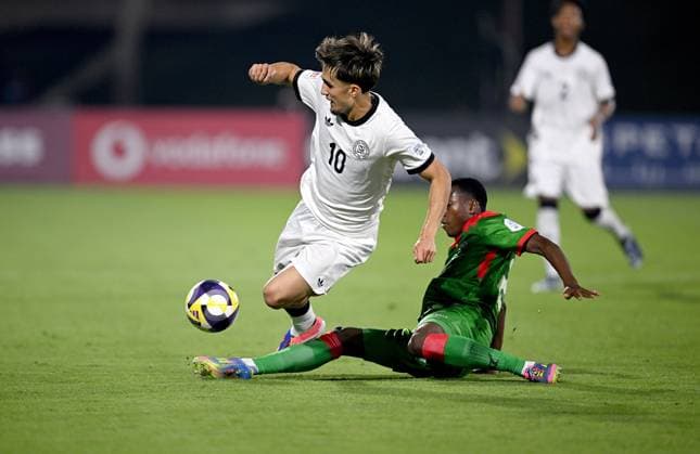Football, Junior U 17 World Cup 2025 Doha Qatar Round of 16 15 11 2025 Match 83 Germany Burkina Faso Eba Bekir Is left, Germany against Alassana Bagayogo right, Burkina Faso