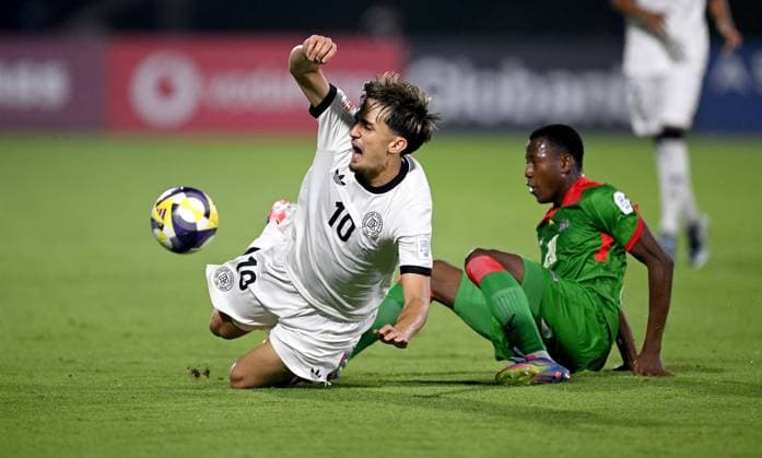 Football, Junior U 17 World Cup 2025 Doha Qatar Round of 16 15 11 2025 Match 83 Germany Burkina Faso Eba Bekir Is left, Germany against Alassana Bagayogo right, Burkina Faso