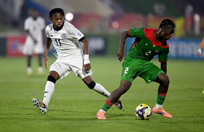 Football, Junior U 17 World Cup 2025 Doha Qatar Round of 16 15 11 2025 Match 83 Germany Burkina Faso Wisdom Mike left, Germany against Ousmane Ouedraogo right, Burkina Faso
