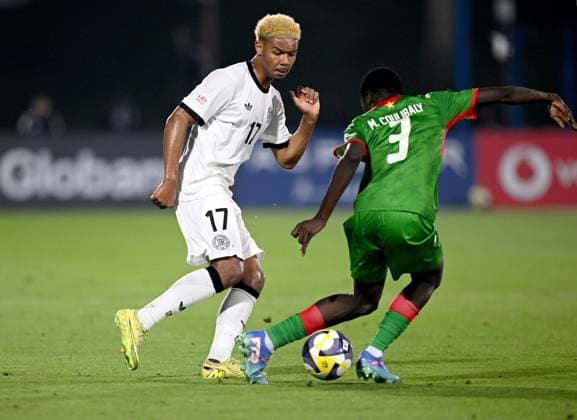 Football, Junior U 17 World Cup 2025 Doha Qatar Round of 16 15 11 2025 Match 83 Germany Burkina Faso Maik Afri Akumu left, Germany v Mikael Coulibaly right, Burkina Faso
