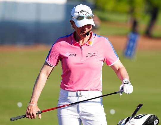 BELLEAIR, FL - NOVEMBER 15: LPGA, Golf Damen Hall of Fame golfer Annika Sörenstam conducts a kid™s golf clinic on the practice range during the third round of The Annika driven by Gainbridge at Pelican on November 15, 2025, at the Pelican Golf Club in Belleair, Florida. (Photo by Brian Spurlock Icon Sportswire). GOLF: NOV 15 LPGA The ANNIKA EDITORIAL USE ONLY Icon251115153