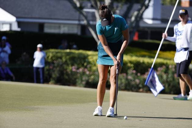 November 15, 2025, Belleair, Florida, USA: Linn Grant waits putts on the 12th green during round three of the Annika LPGA, Golf Damen tournament on Saturday, Nov. 15, 2025 in Belleair. Belleair USA - ZUMAs70_ 20251115_zan_s70_004 Copyright: xLuisxSantanax Belleair USA - ZUMA0840 20251115_zan_s70_004 Copyright: xIMAGO LuisxSantanax
