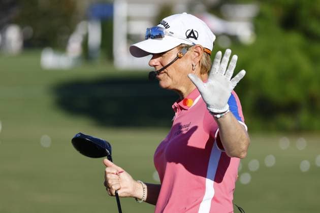 November 15, 2025, Belleair, Florida, USA: Golf legend Annika SoÂrenstam speaks to a crowd of young female golfers in a private event during round three of the Annika LPGA, Golf Damen tournament on Saturday, Nov. 15, 2025 in Belleair. Belleair USA - ZUMAs70_ 20251115_zan_s70_020 Copyright: xLuisxSantanax Belleair USA - ZUMA0840 20251115_zan_s70_020 Copyright: xIMAGO LuisxSantanax