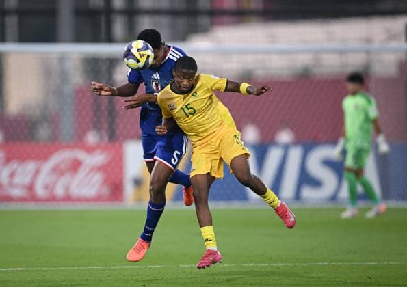 Football, Junior U 17 World Cup 2025 Doha Qatar Round of 16 15 11 2025 Match 82 Japan South Africa Anthony Udembe Motosuna left, Japan against Neo Bohloko right, South Africa