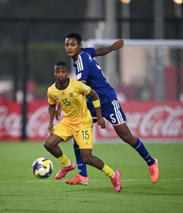 Football, Junior U 17 World Cup 2025 Doha Qatar Round of 16 15 11 2025 Match 82 Japan South Africa Anthony Udembe Motosuna right, Japan vs Neo Bohloko left, South Africa