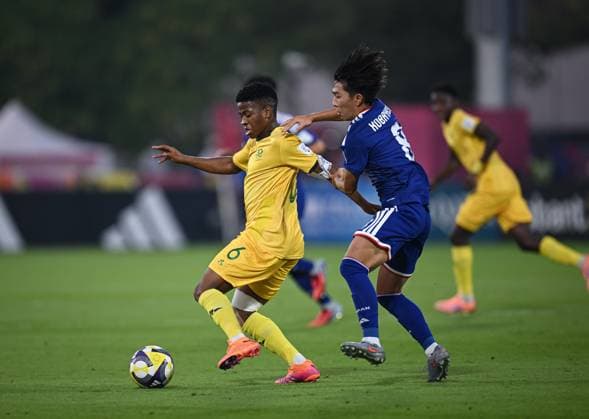 Football, Junior U 17 World Cup 2025 Doha Qatar Round of 16 15 11 2025 Match 82 Japan South Africa Shimon Kobayashi right, Japan v Kamohleo Mareletse left, South Africa