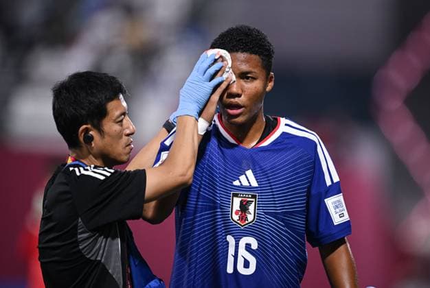 Football, Junior U 17 World Cup 2025 Doha Qatar Round of 16 15 11 2025 Match 82 Japan South Africa Simon Yu Mendy Japan has to be substituted with a laceration to the head