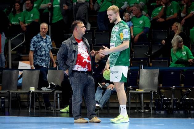 DEU, DHB, 1 HBL, Fuechse Berlin vs THW Kiel, 15 11 2025, Max Schmeling Halle, Berlin, DEU, DHB, 1 HBL, Fuechse Berlin vs THW Kiel, in the picture fmg, Manager Bob Hanning Fuechse Berlin , Matthes Langhoff Fuechse Berlin 25 nordphotoxGmbHx xEngler nph00076