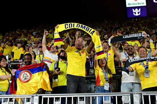Colombian fans cheers in a friendly match between the Colombian and New Zealand national teams at Chase Stadium in Fort Lauderdale, Florida, United States, 15 November 2025. International Friendly, Länderspiel, Nationalmannschaft Colombia - New Zealand !ACHTUNG: NUR REDAKTIONELLE NUTZUNG!  Copyright: xGiorgioxVierax AME9515 20251116-55018550836_1