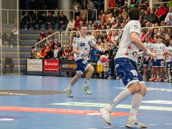 Marco Mengon 1 VFL Potsdam, 30 dribbles towards the goal TuSEM Essen vs 1 VfL Potsdam, Handball, 2 Bundesliga, Matchday 11, Season 2025 2026, 15 11 2025 TuSEM Essen vs 1 VfL Potsdam, Handball, 2 Bundesliga, Matchday 11, Season 2025 2026, 15 11 2025 Essen Copyright: xEibner-Pressefoto DamianxKruczynx EP_DKI