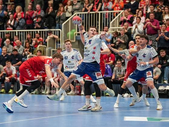 Marco Mengon 1 VFL Potsdam, 30 with the throw on goal TuSEM Essen vs 1 VfL Potsdam, Handball, 2 Bundesliga, Matchday 11, Season 2025 2026, 15 11 2025 TuSEM Essen vs 1 VfL Potsdam, Handball, 2 Bundesliga, Matchday 11, Season 2025 2026, 15 11 2025 Essen Copyright: xEibner-Pressefoto DamianxKruczynx EP_DKI
