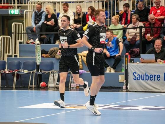 Referee brothers Leon Baermann and Nico Baermann prepare for the match TuSEM Essen vs 1 VfL Potsdam, Handball, 2 Bundesliga, Matchday 11, Season 2025 2026, 15 11 2025 TuSEM Essen vs 1 VfL Potsdam, Handball, 2 Bundesliga, Matchday 11, Season 2025 2026, 15 11 2025 Essen Copyright: xEibner-Pressefoto DamianxKruczynx EP_DKI