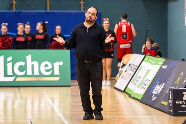 15 11 2025, xovx, Basketball Regionalliga Südwest, Lich Basketball MTV Stuttgart Trainer Anestis Fesatidis MTV Stuttgart , Freisteller Lich Sporthalle Dietrich Bonhoeffer S Hessen Deutschland DE