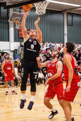 15 11 2025, xovx, Basketball Regionalliga Südwest, Lich Basketball MTV Stuttgart v l Vasileios Lampropoulos MTV Stuttgart , Johannes Lischka Lich Basketball , Luka Milovac MTV Stuttgart , Erjon Panxhaj MTV Stuttgart Lich Sporthalle Dietrich Bonhoeffer S Hessen Germany EN