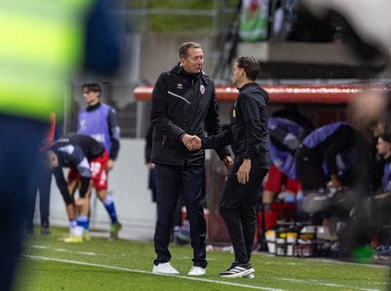 15 11 2025, Rheinpark Stadion, Vaduz, LIE, FIFA World Cup 2026 qualifier, Liechtenstein vs Wales, Group J, pictured Coach Konrad Fünfstück Liechtenstein and Coach Pieter Mathijs Cremers Wales Coach Konrad Fünfstück Liechtenstein and Coach Pieter Mathijs Cremers Wales during the FIFA World Cup 2026 qualifier group J match between Liechtenstein and Wales at the Rheinpark Stadion in Vaduz, Liechtenstein on 2025 11 15 Expa Vaduz  EP_rin