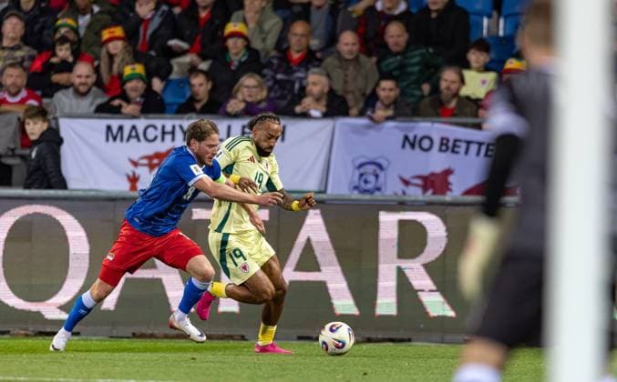 15 11 2025, Rheinpark Stadion, Vaduz, LIE, FIFA World Cup 2026 qualifier, Liechtenstein vs Wales, group J, in the picture duel between Nicolas Hasler Liechtenstein and Sorba Thomas Wales duel between Nicolas Hasler Liechtenstein and Sorba Thomas Wales during the FIFA World Cup 2026 qualifier group J match between Liechtenstein and Wales at the Rheinpark Stadion in Vaduz, Liechtenstein on 2025 11 15 Expa Vaduz  EP_rin