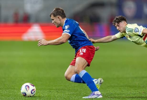 15 11 2025, Rheinpark Stadion, Vaduz, LIE, FIFA World Cup 2026 qualifier, Liechtenstein vs Wales, Group J, pictured Emanuel Zünd Liechtenstein Emanuel Zünd Liechtenstein during the FIFA World Cup 2026 qualifier group J match between Liechtenstein and Wales at the Rheinpark Stadion in Vaduz, Liechtenstein on 2025 11 15 Expa Vaduz  EP_rin