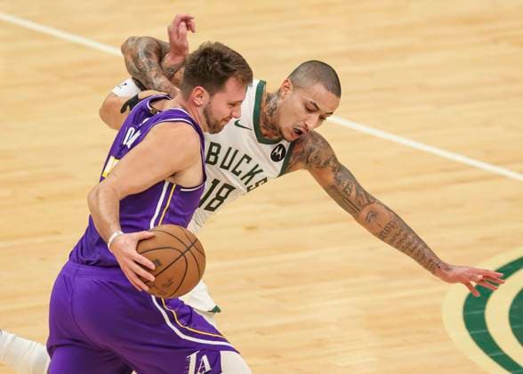(251116) -- MILWAUKEE, Nov. 16, 2025 -- Los Angeles Lakers Luka Doncic (front) vies with Milwaukee Bucks Kyle Kuzma during the 2025-2026 NBA, Basketball Herren, USA regular season game between Milwaukee Bucks and Los Angeles Lakers in Milwaukee, the United States, on Nov. 15, 2025. (Photo by Xinhua) (SP)U.S.-MILWAUKEE-BASKETBALL-NBA-BUCKS VS LAKERS JoelxLerner 
