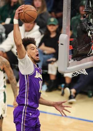 (251116) -- MILWAUKEE, Nov. 16, 2025 -- Los Angeles Lakers Jaxson Hayes dunks during the 2025-2026 NBA, Basketball Herren, USA regular season game between Milwaukee Bucks and Los Angeles Lakers in Milwaukee, the United States, on Nov. 15, 2025. (Photo by Xinhua) (SP)U.S.-MILWAUKEE-BASKETBALL-NBA-BUCKS VS LAKERS JoelxLerner 