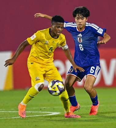 (251116) -- DOHA, Nov. 16, 2025 -- Noguchi Rento (R) of Japan vies with Kamohelo Mareletse of South Africa during the round of 32 football match between Japan and South Africa at FIFA U17, U 17 World cup Qatar 2025 in Doha, Qatar, on Nov. 15, 2025. (Photo by Xinhua) (SP)QATAR-DOHA-FOOTBALL-FIFA U17 WORLD CUP 2025-JAPAN VS SOUTH AFRICA Nikku 