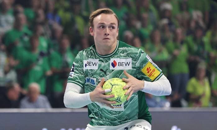 Tobias Schjoelberg Groendahl on the ball Action upper body Sport Handball HBL Bundesliga Men 12 Matchday Season 2025 2026 15 11 2025 Füchse Berlin vs THW Kiel