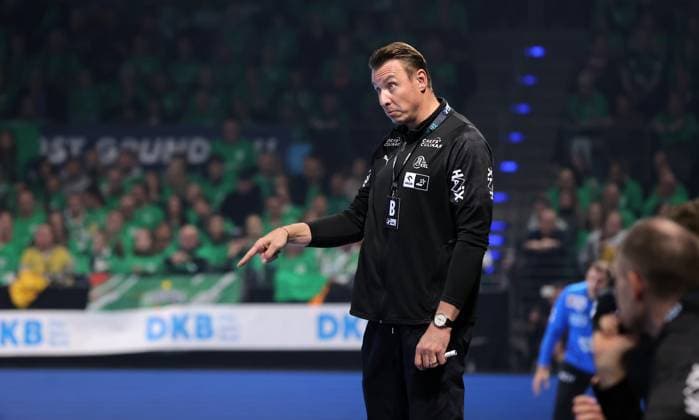 Coach Filip Jicha gives instructions Upper body action Sport Handball HBL Bundesliga Men 12 Matchday Season 2025 2026 15 11 2025 Füchse Berlin vs THW Kiel