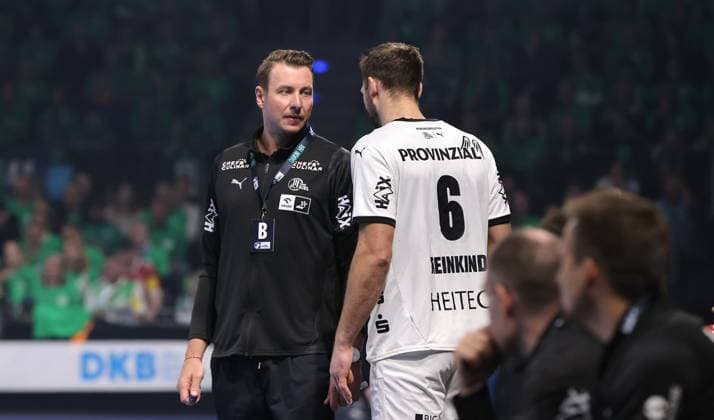 Coach Filip Jicha talks to Harald Reinkind Action upper body Sport Handball HBL Bundesliga Men 12 Matchday Season 2025 2026 15 11 2025 Füchse Berlin vs THW Kiel