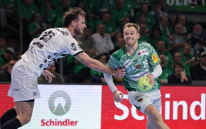 Veron Nacinovic in a duel with Mathias Gidsel Action Match scene Sport Handball HBL Bundesliga Men 12 Matchday Season 2025 2026 15 11 2025 Füchse Berlin vs THW Kiel