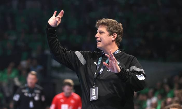 Coach Nicolej Krickau gives instructions Upper body action Sport Handball HBL Bundesliga Men 12 Matchday Season 2025 2026 15 11 2025 Füchse Berlin vs THW Kiel