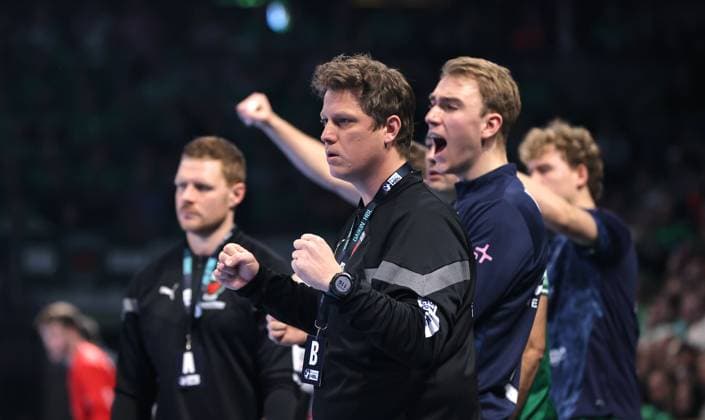 Coach Nicolej Krickau cheers, goalkeeper Lasse Ludwig joy emotion jubilation Sport Handball HBL Bundesliga Men 12 Matchday Season 2025 2026 15 11 2025 Füchse Berlin vs THW Kiel