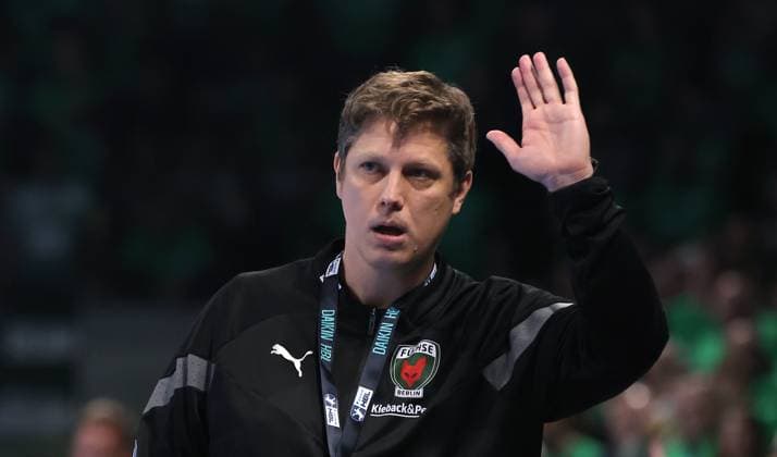 Coach Nicolej Krickau pointing, gesturing Upper body action Sport Handball HBL Bundesliga Men 12 Matchday Season 2025 2026 15 11 2025 Füchse Berlin vs THW Kiel