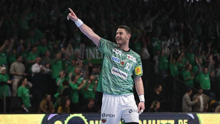 Mijajlo Marsenic cheers after the end of the match Joy Emotion Cheers Final cheer Sport Handball HBL Bundesliga Men 12 Matchday Season 2025 2026 15 11 2025 Füchse Berlin vs THW Kiel