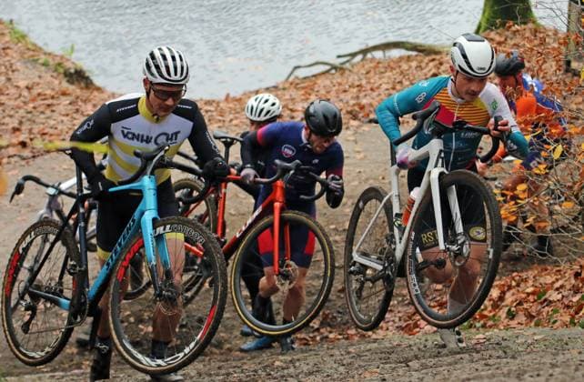 Stevens Cyclo Cross Cup elite field, masters and juniors on the Am Butterberg course in Elmshorn