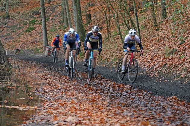 Stevens Cyclo Cross Cup elite field, masters and juniors on the Am Butterberg course in Elmshorn
