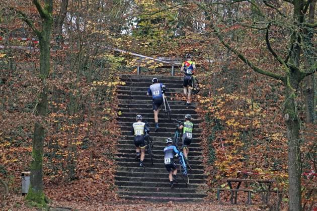 Stevens Cyclo Cross Cup elite field, masters and juniors on the Am Butterberg course in Elmshorn