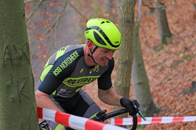 Stevens Cyclo Cross Cup elite field, masters and juniors on the Am Butterberg course in Elmshorn The days winner Tim Stöver RSG Nordheide