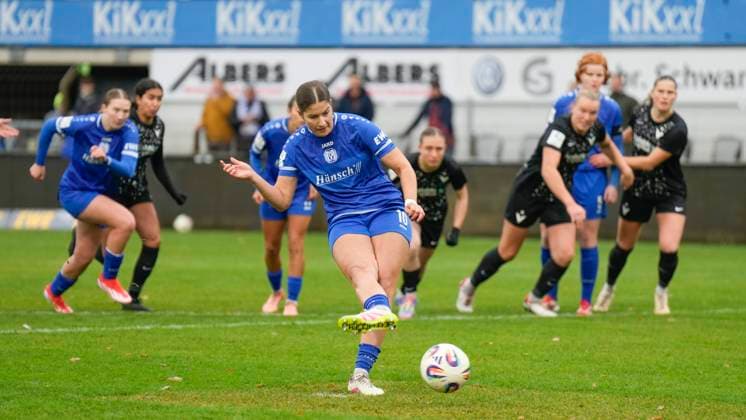 16 11 2025, Hänsch Arena, Meppen, GER, 2 Bundesliga, Women SV Meppen vs Viktoria Berlin, 1 0, Penalty kick by Anouk Blaschka SV Meppen 10 DFL REGULATIONS PROHIBIT ANY USE OF PHOTOGRAPHS AS IMAGE SEQUENCES AND OR QUASI VIDEO Meppen Lower Saxony Germany Hänsch Arena