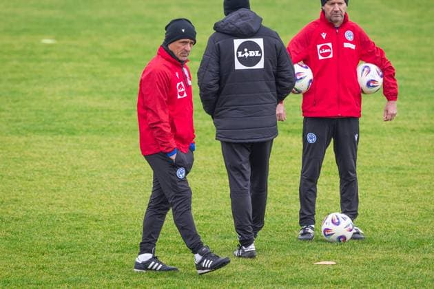 GERMANY SLOVAKIA national team, Nationalteam TRAINING Head coach of Slovakia Francesco Calzona during training ahead of European qualifier of FIFA World Cup, WM, Weltmeisterschaft, Fussball 2026 football match between Slovakia and Germany. Senec, Slovakia, November 16, 2025. Copyright: xx 080A8950