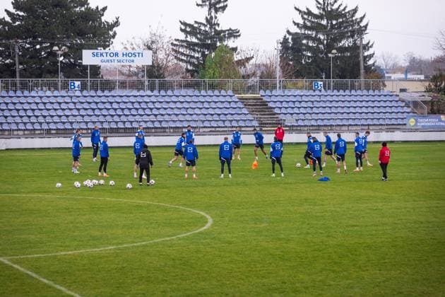 GERMANY SLOVAKIA national team, Nationalteam TRAINING Players of Slovakia during training ahead of European qualifier of FIFA World Cup, WM, Weltmeisterschaft, Fussball 2026 football match between Slovakia and Germany. Senec, Slovakia, November 16, 2025. Copyright: xx 080A9104