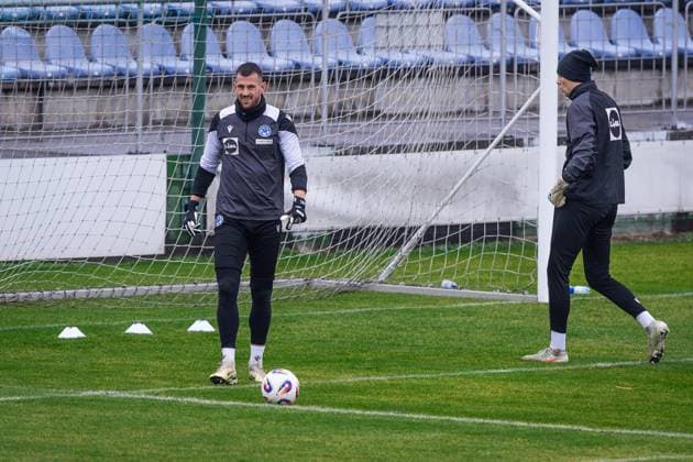 GERMANY SLOVAKIA national team, Nationalteam TRAINING Martin Dubravka of Slovakia during training ahead of European qualifier of FIFA World Cup, WM, Weltmeisterschaft, Fussball 2026 football match between Slovakia and Germany. Senec, Slovakia, November 16, 2025. Copyright: xx 080A9125