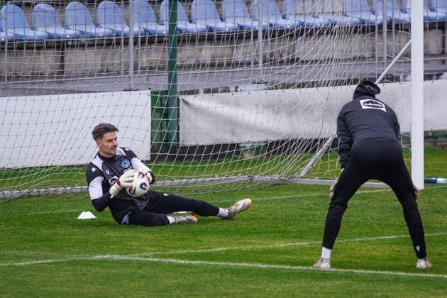 GERMANY SLOVAKIA national team, Nationalteam TRAINING Dominik Takac of Slovakia during training ahead of European qualifier of FIFA World Cup, WM, Weltmeisterschaft, Fussball 2026 football match between Slovakia and Germany. Senec, Slovakia, November 16, 2025. Copyright: xx 080A9172