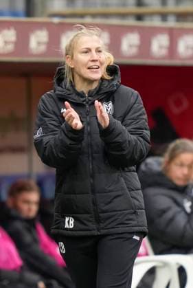 16 11 2025, Hänsch Arena, Meppen, GER, 2 Bundesliga, Frauen SV Meppen vs Viktoria Berlin, Katharina Börger Co Trainer SV Meppen DFL REGULATIONS PROHIBIT ANY USE OF PHOTOGRAPHS AS IMAGE SEQUENCES AND OR QUASI VIDEO Meppen Lower Saxony Germany Hänsch Arena