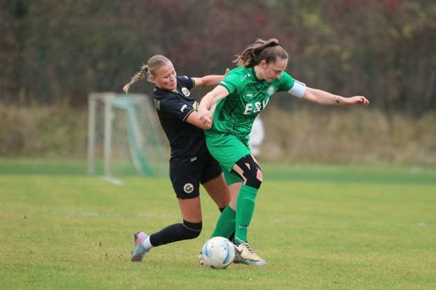 16 11 2025 Soccer Women 2025 2026 Regionalliga Nordost 10 Matchday SV Eintracht Leipzig Süd FC Hansa Rostock Südkampfbahn Leipzig Laurentia Köhler Hansa, black in duel with Laura Birne Leipzig, green Leipzig Saxony Germany