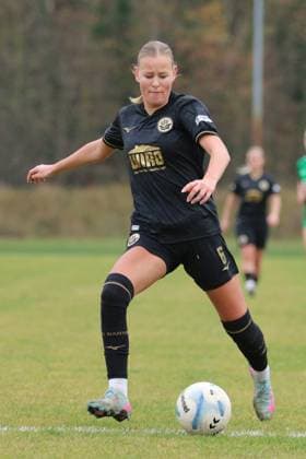 16 11 2025 Soccer Women 2025 2026 Regionalliga Nordost 10 Matchday SV Eintracht Leipzig Süd FC Hansa Rostock Südkampfbahn Leipzig Laurentia Köhler Hansa beim Schuss Leipzig Saxony Germany
