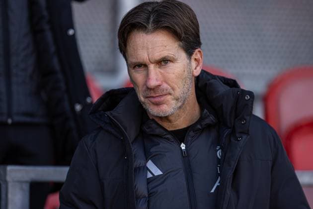 Football - FA Women™s Super League - Liverpool FC Women v Chelsea FC Women ST HELENS, ENGLAND - Sunday, November 16, 2025: Liverpool s manager Gareth Taylor during the FA Women™s Super League match between Liverpool FC Women and Chelsea FC Women at the St Helens Stadium. (Photo by David Rawcliffe Propaganda) ST HELENS St Helens Stadium MERSEYSIDE ENGLAND  Copyright: xPropagandax P2025-11-16-Liverpool_W_Chelsea_W-4