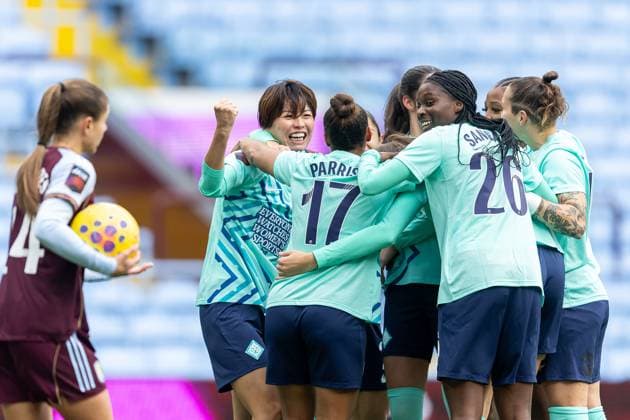 Aston Villa Women v London City Lionnesses Women s Super League 16 11 2025. GOAL scores 1-0 London City Lionesses midfielder Saki Kumagai (8) scores and celebrates during the Women s Super League match between Aston Villa Women and London City Lionnesses at Villa Park, Birmingham, England on 16 November 2025. Editorial use only DataCo restrictions apply See www.football-dataco.com , Copyright: xManjitxNarotrax PSI-23214-0004