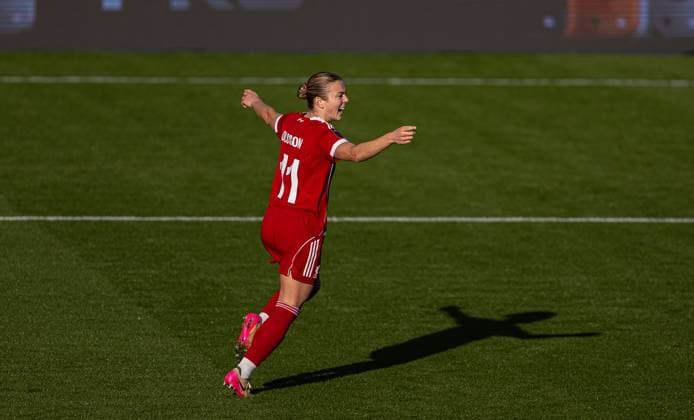 Football - FA Women™s Super League - Liverpool FC Women v Chelsea FC Women ST HELENS, ENGLAND - Sunday, November 16, 2025: Liverpool s Beata Olsson celebrates after scoring the first equalising goal during the FA Women™s Super League match between Liverpool FC Women and Chelsea FC Women at the St Helens Stadium. (Photo by David Rawcliffe Propaganda) ST HELENS St Helens Stadium MERSEYSIDE ENGLAND  Copyright: xPropagandax P2025-11-16-Liverpool_W_Chelsea_W-20