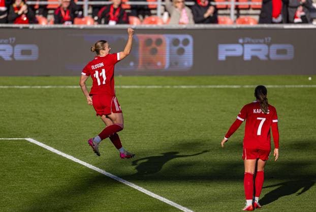 Football - FA Women™s Super League - Liverpool FC Women v Chelsea FC Women ST HELENS, ENGLAND - Sunday, November 16, 2025: Liverpool s Beata Olsson celebrates after scoring the first equalising goal during the FA Women™s Super League match between Liverpool FC Women and Chelsea FC Women at the St Helens Stadium. (Photo by David Rawcliffe Propaganda) ST HELENS St Helens Stadium MERSEYSIDE ENGLAND  Copyright: xPropagandax P2025-11-16-Liverpool_W_Chelsea_W-22