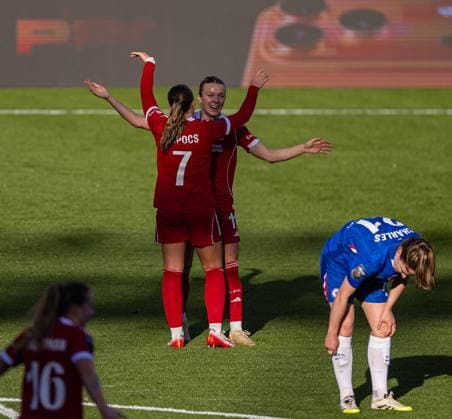 Football - FA Women™s Super League - Liverpool FC Women v Chelsea FC Women ST HELENS, ENGLAND - Sunday, November 16, 2025: Liverpool s Beata Olsson (R) celebrates after scoring the first equalising goal during the FA Women™s Super League match between Liverpool FC Women and Chelsea FC Women at the St Helens Stadium. (Photo by David Rawcliffe Propaganda) ST HELENS St Helens Stadium MERSEYSIDE ENGLAND  Copyright: xPropagandax P2025-11-16-Liverpool_W_Chelsea_W-26
