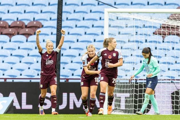 Aston Villa Women v London City Lionnesses Women s Super League 16 11 2025. GOAL scores 1-1 Aston Villa Women midfielder Kirsty Hanson (20) scores and celebrates during the Women s Super League match between Aston Villa Women and London City Lionnesses at Villa Park, Birmingham, England on 16 November 2025. Editorial use only DataCo restrictions apply See www.football-dataco.com , Copyright: xManjitxNarotrax PSI-23214-0011